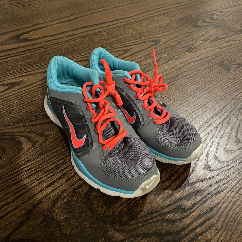 Woman’s Nike Sneakers